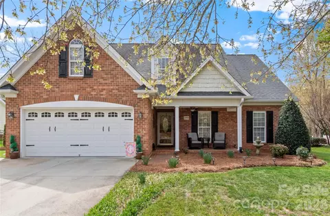 1498 Finwick Dr, Pfafftown, NC 27040