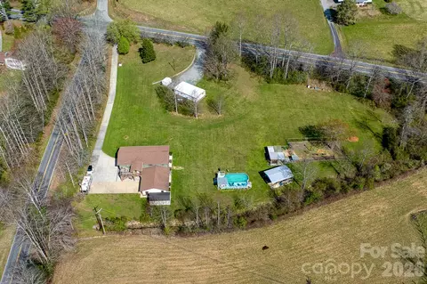 2456 Hendersonville Hwy, Pisgah Forest, NC 28768