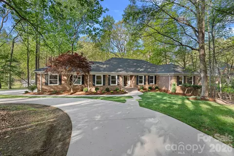 9500 Hampton Oaks Ln, Charlotte, NC 28270