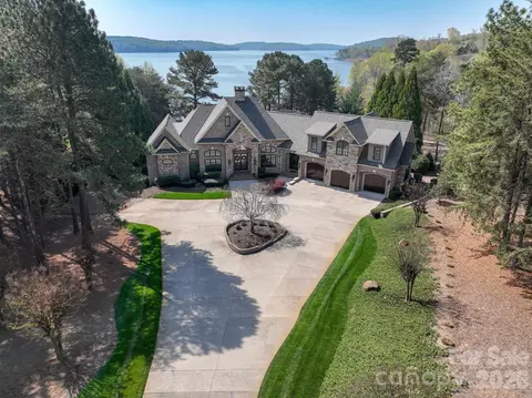 144 Moss Bank Ct, New London, NC 28127