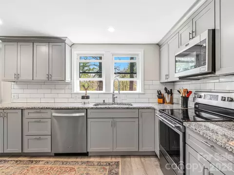 Kitchen - 33 Kilpatrick St, Brevard, NC 28712 photo 3 of 4