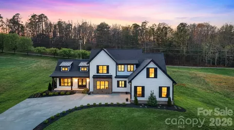 157 Franklin Ln, Taylorsville, NC 28681