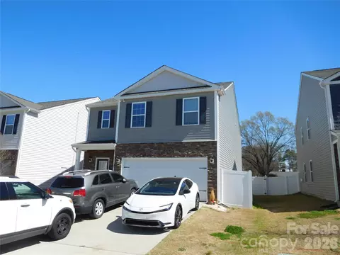 8112 Clairwood Dr, Charlotte, NC 28269