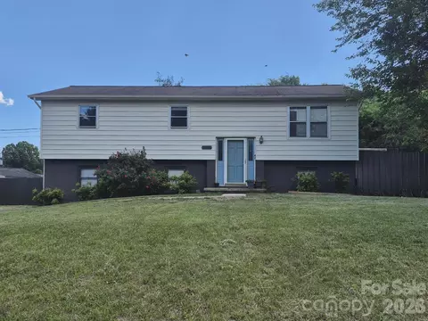 5208 W Piedmont Cir, Conover, NC 28613