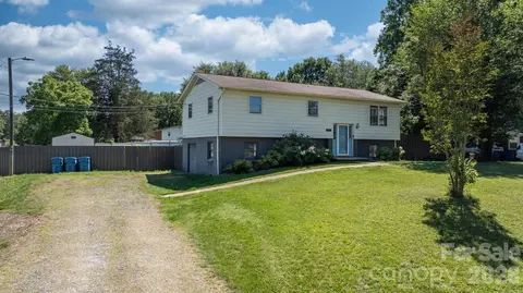 5208 W Piedmont Cir, Conover, NC 28613