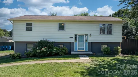 5208 W Piedmont Cir, Conover, NC 28613