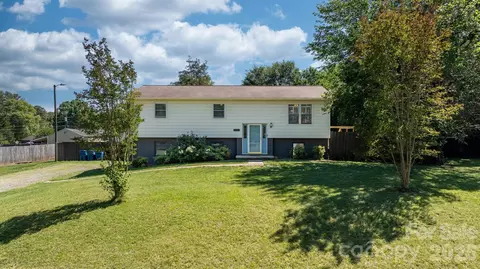 5208 W Piedmont Cir, Conover, NC 28613
