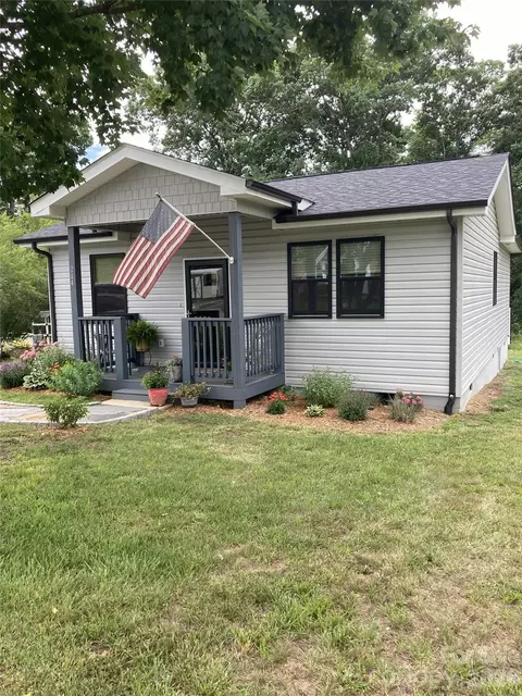 244 Holly St, Hudson, NC 28638