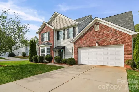 2001 Lake Vista Dr, Mount Holly, NC 28120
