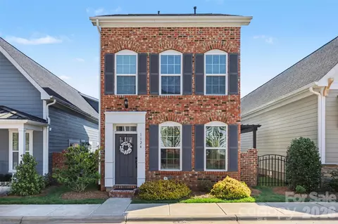 1124 Almerton Dr, Denver, NC 28037