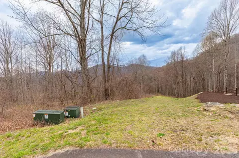 11 Chandra Ln, Clyde, NC 28721 photo 2