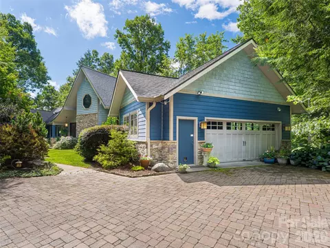 935 Whites Lake Blvd, Saluda, NC 28773