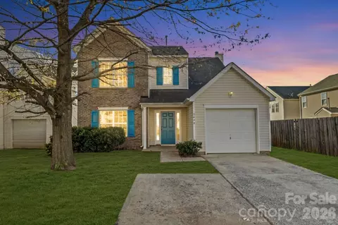 2440 Reid Oaks Dr, Charlotte, NC 28208