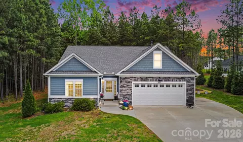 820 Sunset Pointe Dr, Salisbury, NC 28146