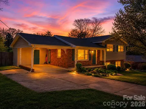 1091 16th Nw Ave NW, Hickory, NC 28601