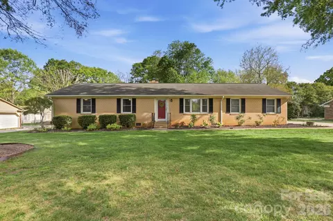 8325 Fallsdale Dr, Charlotte, NC 28214