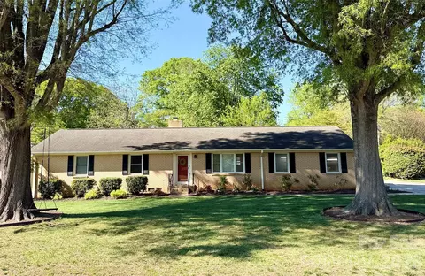 8325 Fallsdale Dr, Charlotte, NC 28214