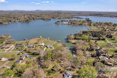 2912 Waterside Dr, Shelby, NC 28150