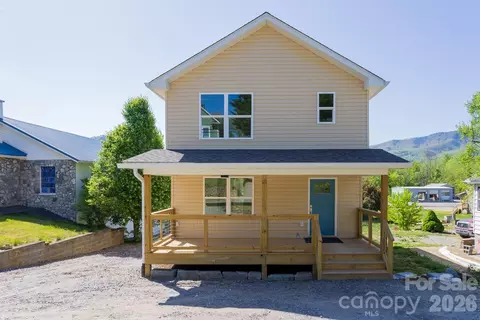 46 Vance Ave, Black Mountain, NC 28711