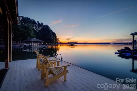 9198 Fair Oak Dr, Sherrills Ford, NC 28673