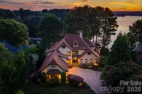 9198 Fair Oak Dr, Sherrills Ford, NC 28673
