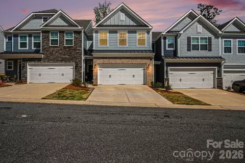 5004 Moonlight Ridge Dr, Greensboro, NC 27455