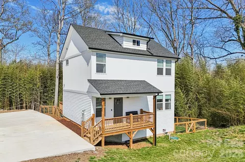 688 Dairy St, Hendersonville, NC 28739