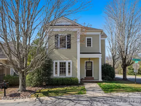 101 White Ash E Dr E, Asheville, NC 28803