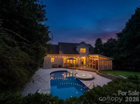 Exterior - 9101 Pitcairn Dr, Tega Cay, SC 29708 photo 2 of 8