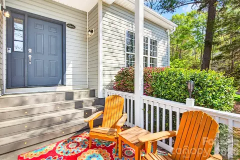 Exterior - 9101 Pitcairn Dr, Tega Cay, SC 29708 photo 4 of 8