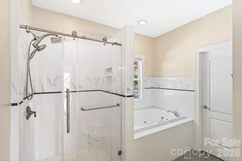 Bath - 9101 Pitcairn Dr, Tega Cay, SC 29708 photo 2 of 4