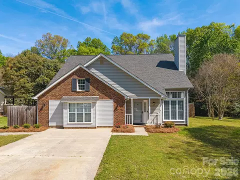 13914 Loch Loyal Dr, Charlotte, NC 28273