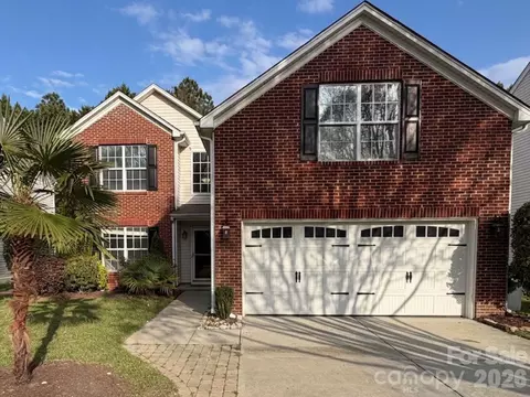 512 Red Oak Ct, Fort Mill, SC 29708
