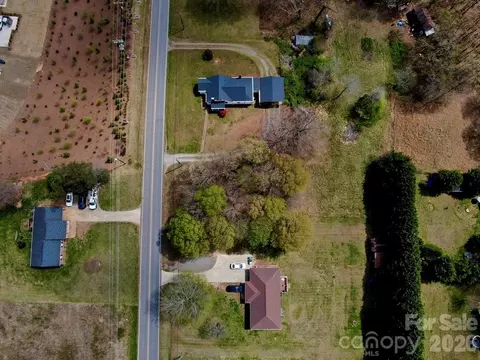3048 Spencer Ne Rd NE, Conover, NC 28613 photo 5