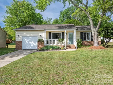 11613 Five Cedars Rd, Charlotte, NC 28226