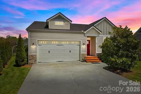 82 Blacksmith Run Dr, Hendersonville, NC 28792
