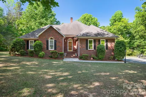 400 Arminius Ct, Monroe, NC 28110
