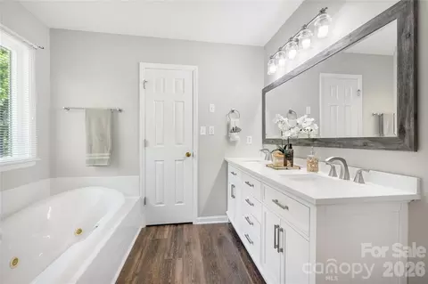 Bath - 400 Arminius Ct, Monroe, NC 28110 photo 1 of 2