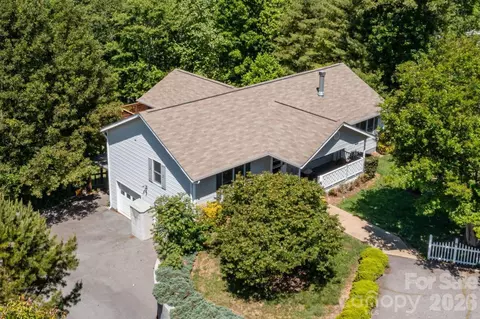 6 Arrowhead Ln, Weaverville, NC 28787