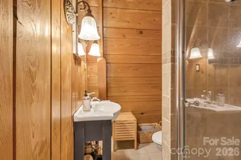 Bath - 233 Cherry Rd, Boone, NC 28607 photo 3 of 4
