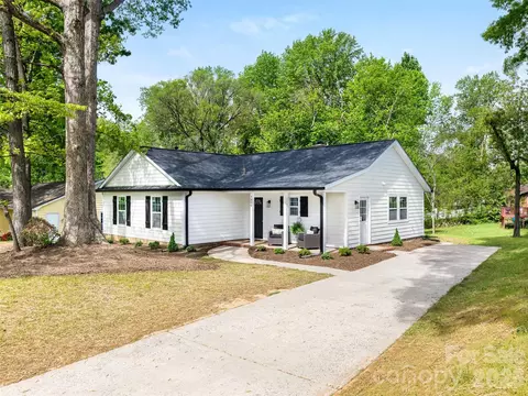 7606 Walnut Wood Dr, Charlotte, NC 28227