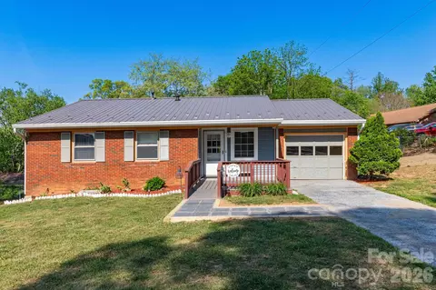 30 Compton Dr, Asheville, NC 28806