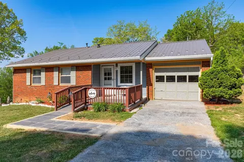 30 Compton Dr, Asheville, NC 28806