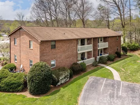 103 Oakwood 4 Pl #4, Hendersonville, NC 28792