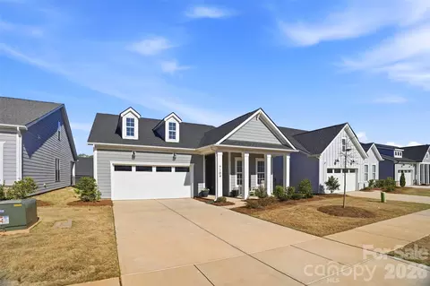7104 Wayfarer Dr, Charlotte, NC 28269