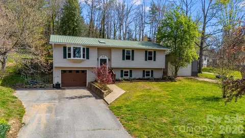 99 S Rowe Rd, Hendersonville, NC 28792