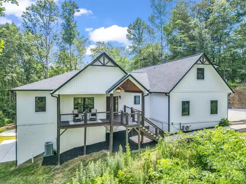 5717 Turnpike Rd, Horse Shoe, NC 28742