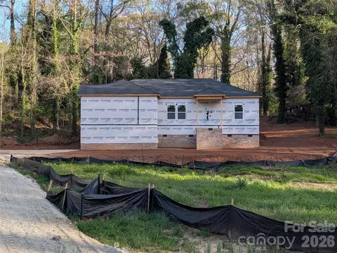 323 Oak St, York, SC 29745