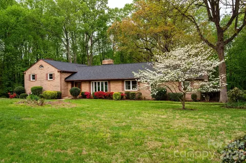 234 Edgewood Dr, Statesville, NC 28625