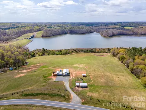 2533 Ireland Rd, Yadkinville, NC 27055